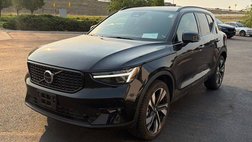 2025 Volvo XC40 B5 Plus Dark Theme