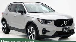 2025 Volvo XC40 B5 Plus Dark Theme