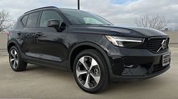 2025 Volvo XC40 B5 Plus Dark Theme