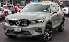 2023 Volvo XC40 B5 Plus Bright Theme