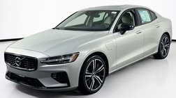 2022 Volvo S60 Recharge T8 R-Design Expression