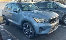 2023 Volvo XC40 B5 Plus Bright Theme