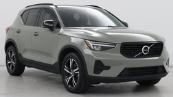 2024 Volvo XC40 B5 Core Dark Theme