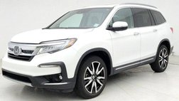 2022 Honda Pilot Touring w/Rear Captain's Chairs