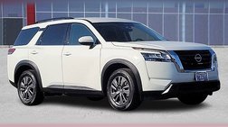 2022 Nissan Pathfinder SV