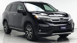 2022 Honda Pilot Touring w/Rear Captain's Chairs