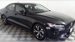 2024 Volvo S60 B5 Core Dark Theme