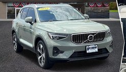 2023 Volvo XC40 B5 Plus Bright Theme