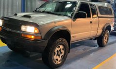 2000 Chevrolet S-10 LS