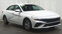 2025 Hyundai Elantra SE