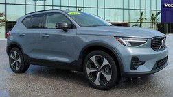 2023 Volvo XC40 B5 Plus Dark Theme