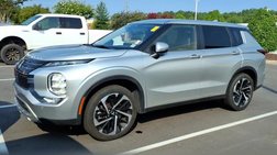 2023 Mitsubishi Outlander SE