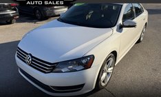 2014 Volkswagen Passat 4dr Sdn 1.8T Auto SE w/Sunroof & Nav