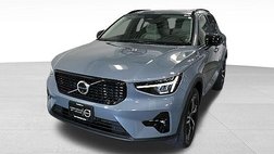 2023 Volvo XC40 B5 Plus Dark Theme