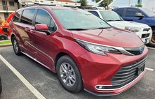 2022 Toyota Sienna XLE 8-Passenger