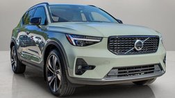 2025 Volvo XC40 B5 Ultra Dark Theme