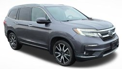 2019 Honda Pilot Touring w/Rear Captain's Chairs