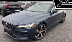 2024 Volvo S60 B5 Plus Dark Theme