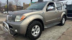 2005 Nissan Pathfinder SE