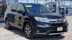 2022 Honda Pilot Touring w/Rear Captain's Chairs