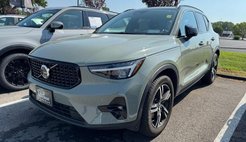 2023 Volvo XC40 B5 Plus Dark Theme