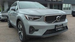 2025 Volvo XC40 B5 Plus Bright Theme