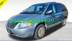 2005 Chrysler Town and Country LX