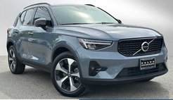 2023 Volvo XC40 B5 Plus Dark Theme