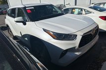 2023 Toyota Highlander Hybrid Bronze Edition