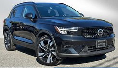 2025 Volvo XC40 B5 Plus Dark Theme