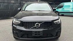 2025 Volvo XC40 B5 Plus Dark Theme