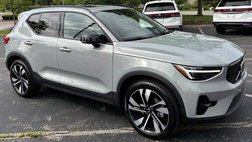 2025 Volvo XC40 B5 Plus Dark Theme