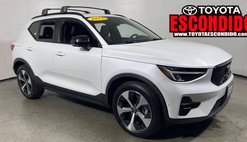2023 Volvo XC40 B4 Ultimate Dark Theme