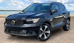 2024 Volvo XC40 B5 Core Dark Theme