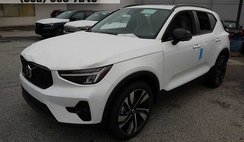 2023 Volvo XC40 B5 Plus Dark Theme
