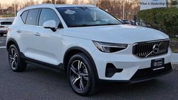 2025 Volvo XC40 B5 Core Bright Theme
