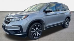2020 Honda Pilot Touring w/Rear Captain's Chairs