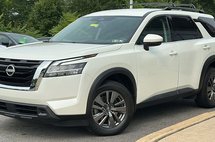 2022 Nissan Pathfinder SV