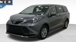 2025 Toyota Sienna LE 8-Passenger