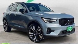 2023 Volvo XC40 B5 Ultimate Dark Theme
