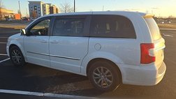 2016 Chrysler Town and Country S