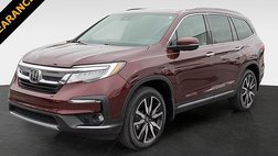 2022 Honda Pilot Touring w/Rear Captain's Chairs