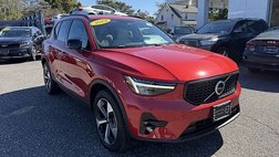 2023 Volvo XC40 B5 Plus Dark Theme
