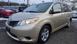 2014 Toyota Sienna LE 8-Passenger
