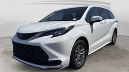 2023 Toyota Sienna LE 8-Passenger