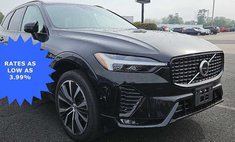 2023 Volvo XC60 B5 Plus Dark Theme