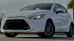 2020 Toyota Yaris Hatchback LE