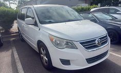 2011 Volkswagen Routan SE