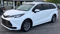 2022 Toyota Sienna LE 8-Passenger