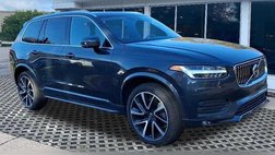 2022 Volvo XC90 T6 Momentum 6-Passenger